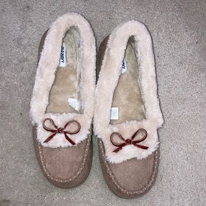 NWOT Old Navy faux fur moccasins